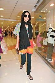 王菲生活照街拍,尽显天后风范