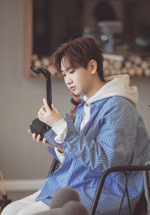 汪苏泷的照片,光影交错，音乐才子的魅力瞬间